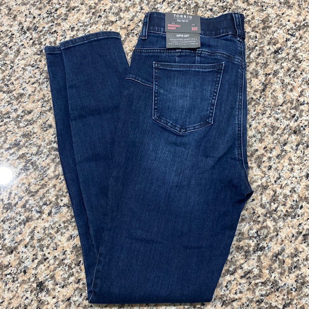 NWT Torrid Skinny Jeans BOMBSHELL SKINNY Size 10T
